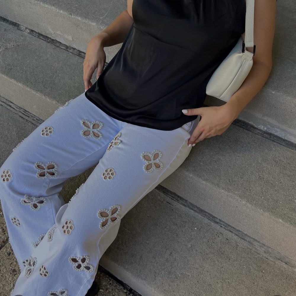 THE NOLI SHOP ✨ - Denim White Pearl Jeans